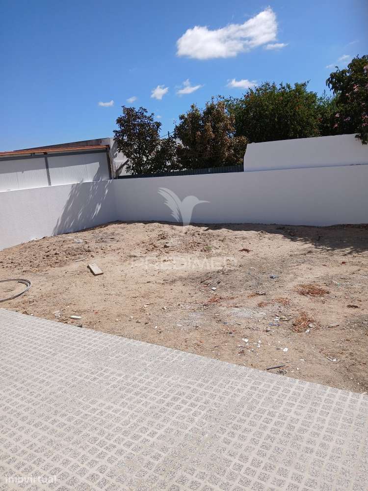 Vende se  Moradia Térrea T3+1 Nova  – Fernão Ferro, Seixal 620.000€ - Grande imagem: 5/29