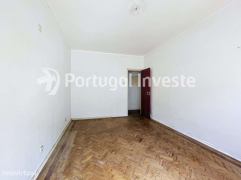Apartamento de 5 assoalhadas na rua Capitão Leitão, Almada-7