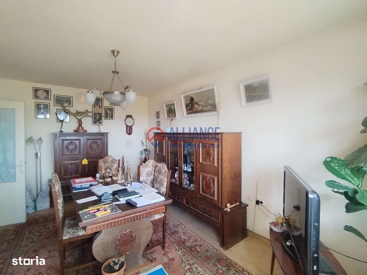 Casa De Cultura-Apartament cu 4 camere liber-0