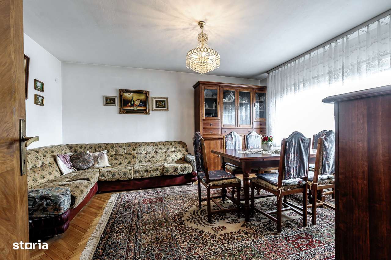 Casă din cărămidă cu 8 camere – zonă liniștită, LIPOVA - Imagine principală: 2/11