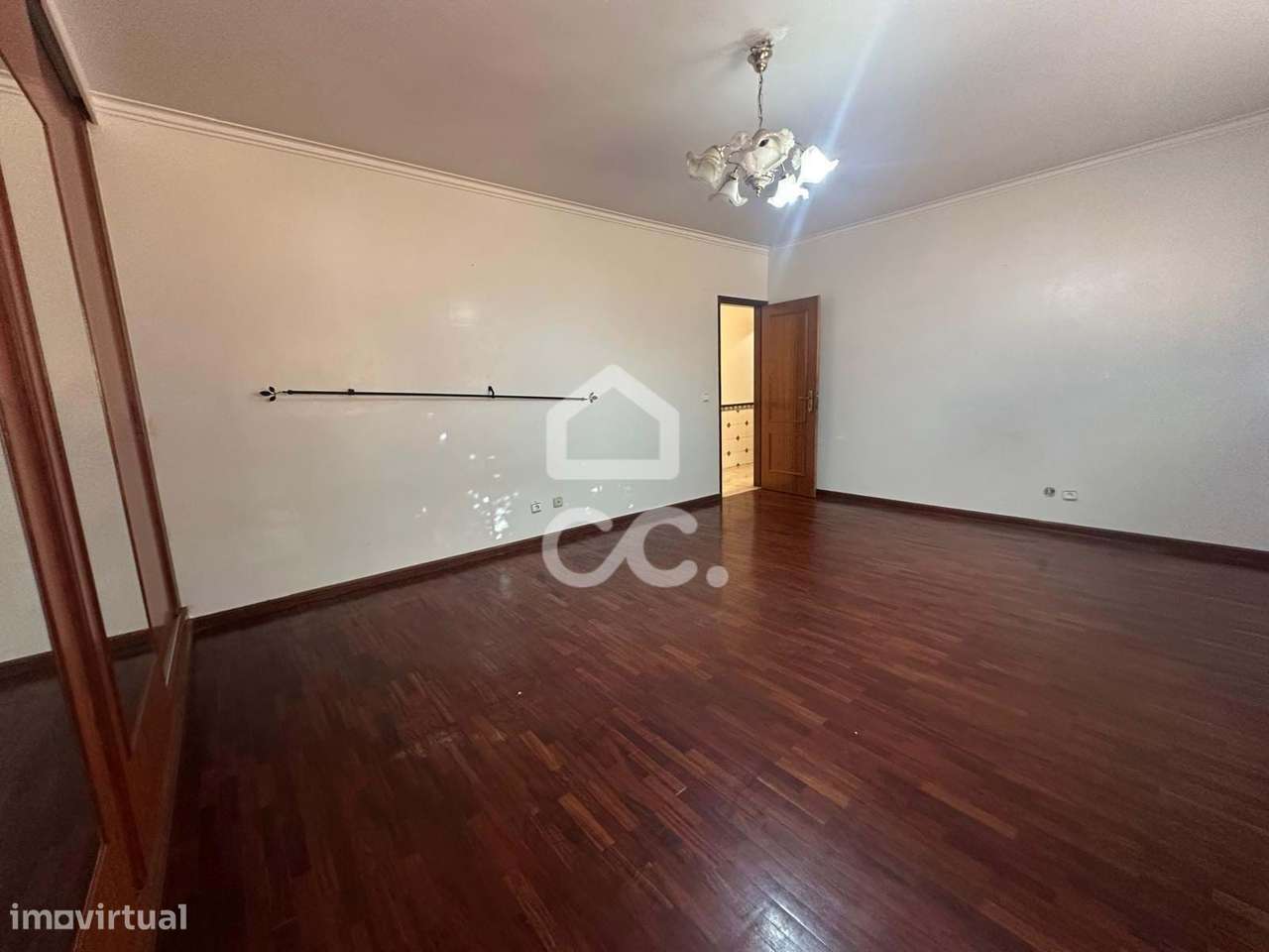 Apartamento T2 com Excelentes Áreas | Tapada das Mercês-16