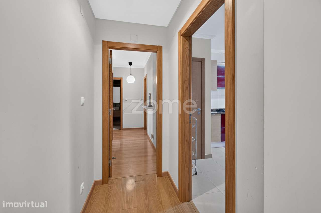 Apartamento T3 na Urbanização do Jardim da Amoreira - Ramada-8