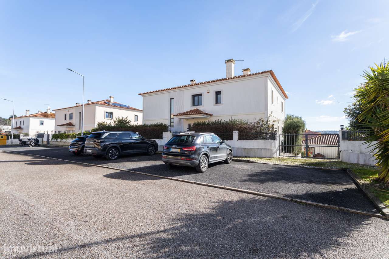 Moradia T5 com piscina – espaço, luz e conforto a 30 minutos de Lisboa - Grande imagem: 2/44