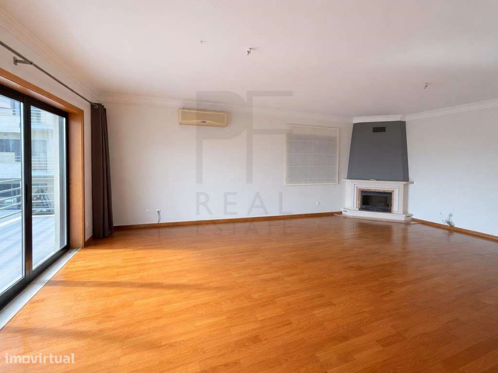 Excelente T3 com suíte, 3 varandas e garagem box em Cascais-9