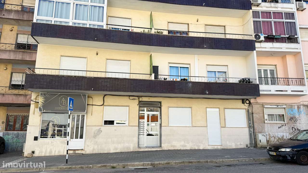Apartamento T3 com logradouro, totalmente renovado-24