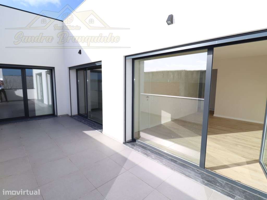 Moradia T5 (NOVA) com Piscina-34