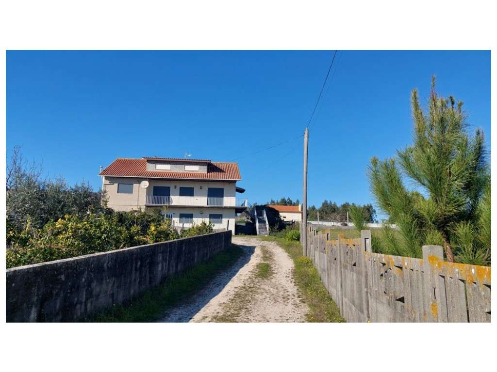 Moradia T3+3 individual no Lameiro - Carvide-43