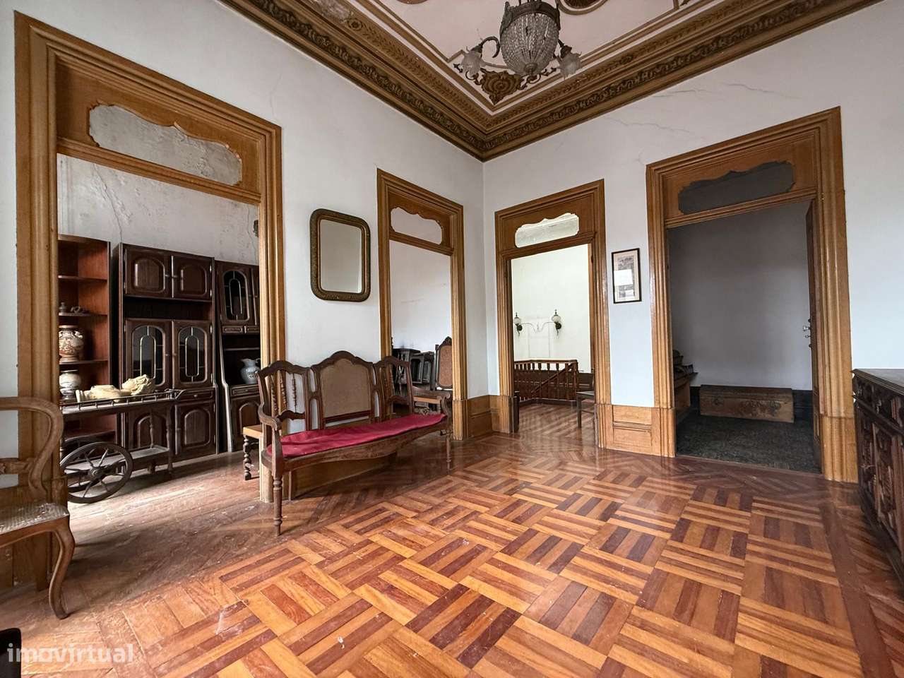 Moradia de Traça Apalaçada com Lojas  no Centro Histórico de Ovar-5