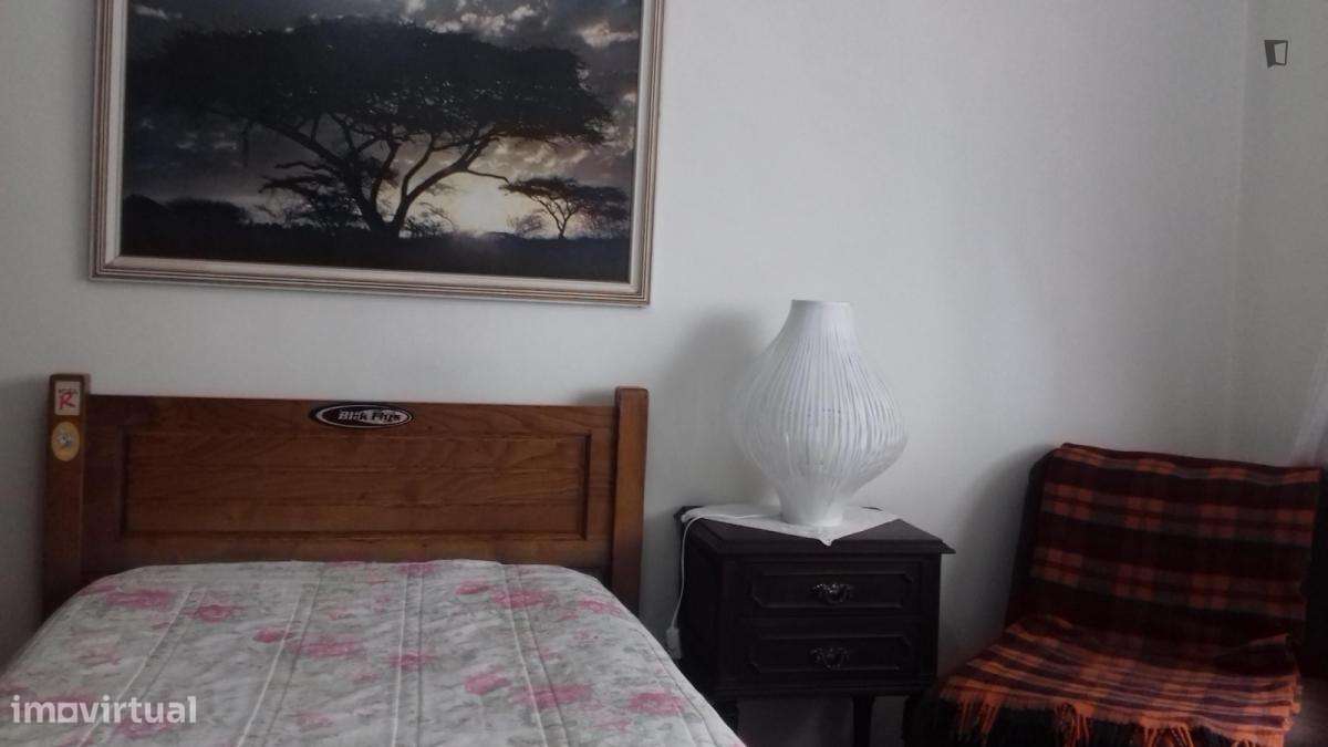 Quarto - localizado em Pedrouços Porto - Grande imagem: 3/6