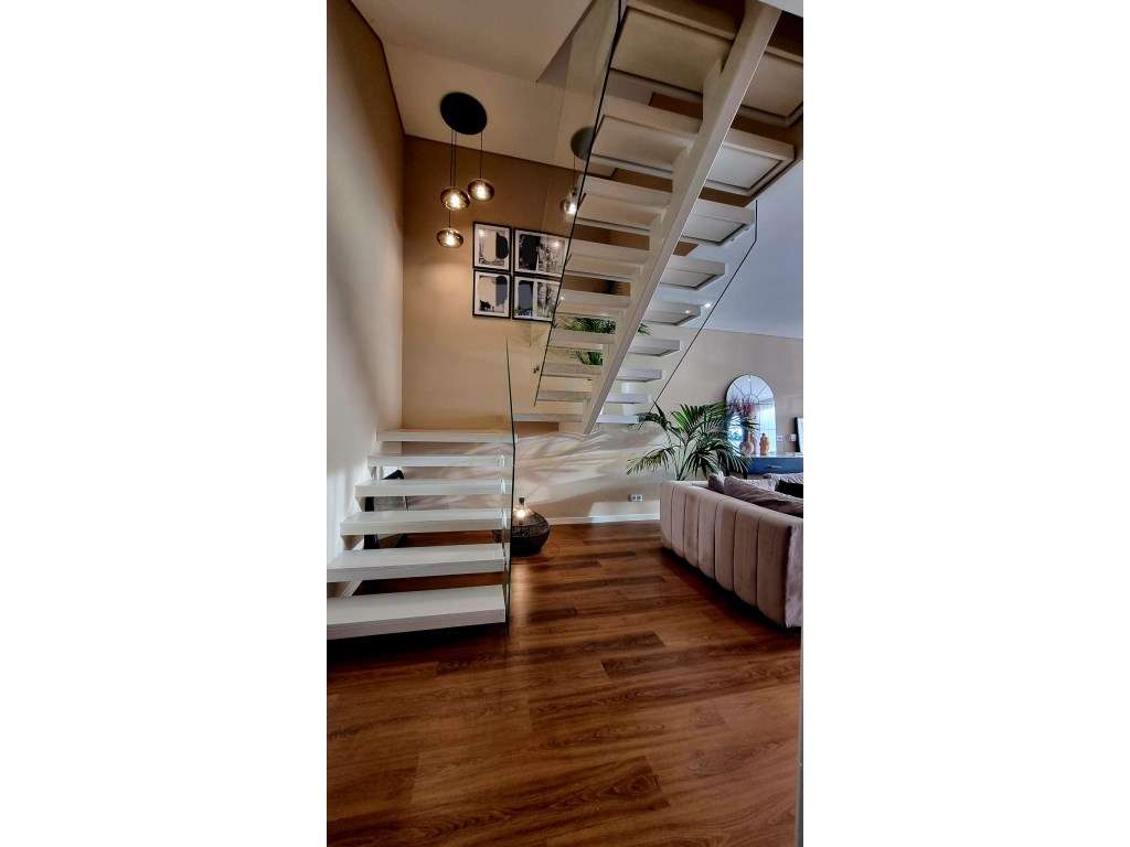 Moradia Exclusiva com 6 Assoalhadas e Piscina de Transbordo - Grande imagem: 4/60