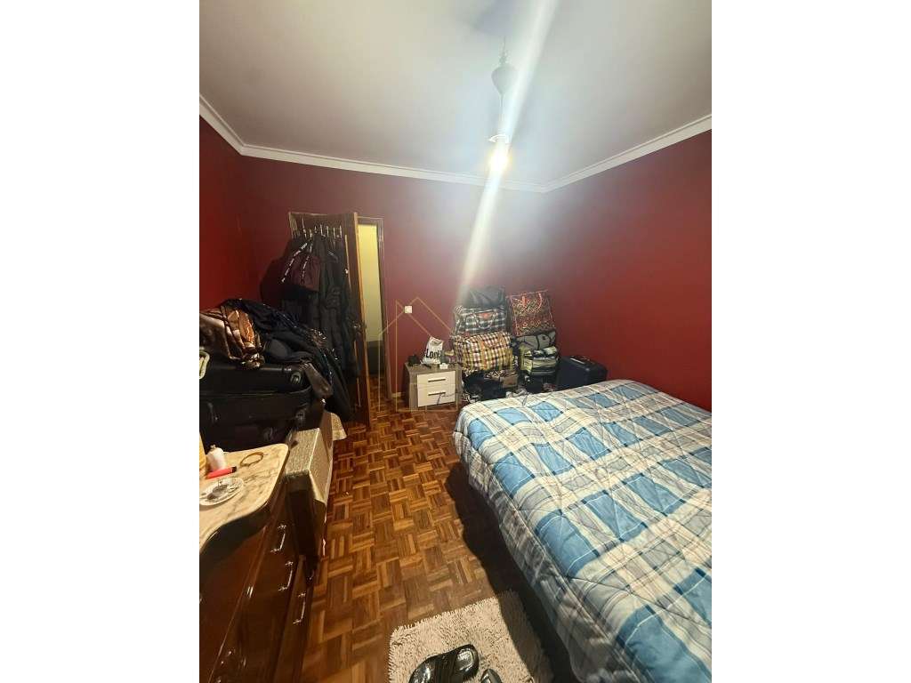 Fantastico T2 com Elevador em Massamá-7