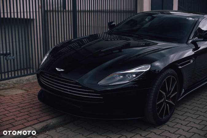 Aston Martin DB11 - 4