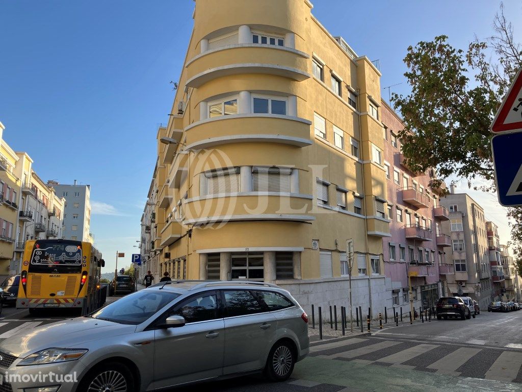 Apartamento T2+1 com varanda, Campo de Ourique, Lisboa