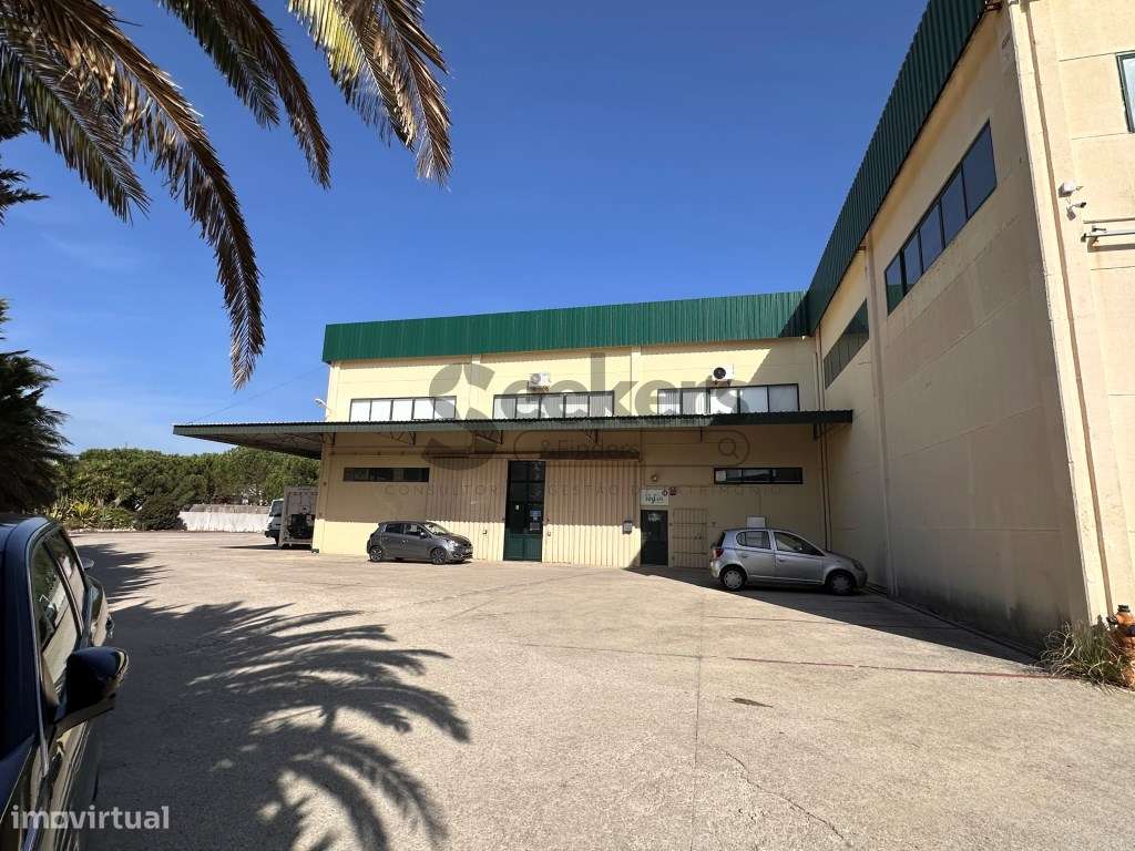 Armazém e escritório no Centro Empresarial Sintra Estoril com 1200 m2-16