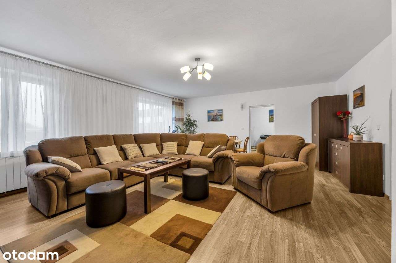 Duży budynek wielofunkcyjny w Łomiankach-14