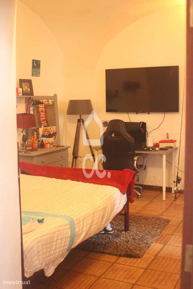 Moradia T4 com imenso potencial, em Mourão - Grande imagem: 4/44