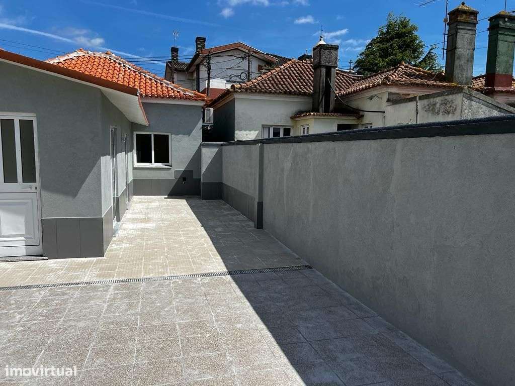 Arrenda-se QUARTOS em Moradia ,com excelente localização Centro Salreu - Grande imagem: 5/40