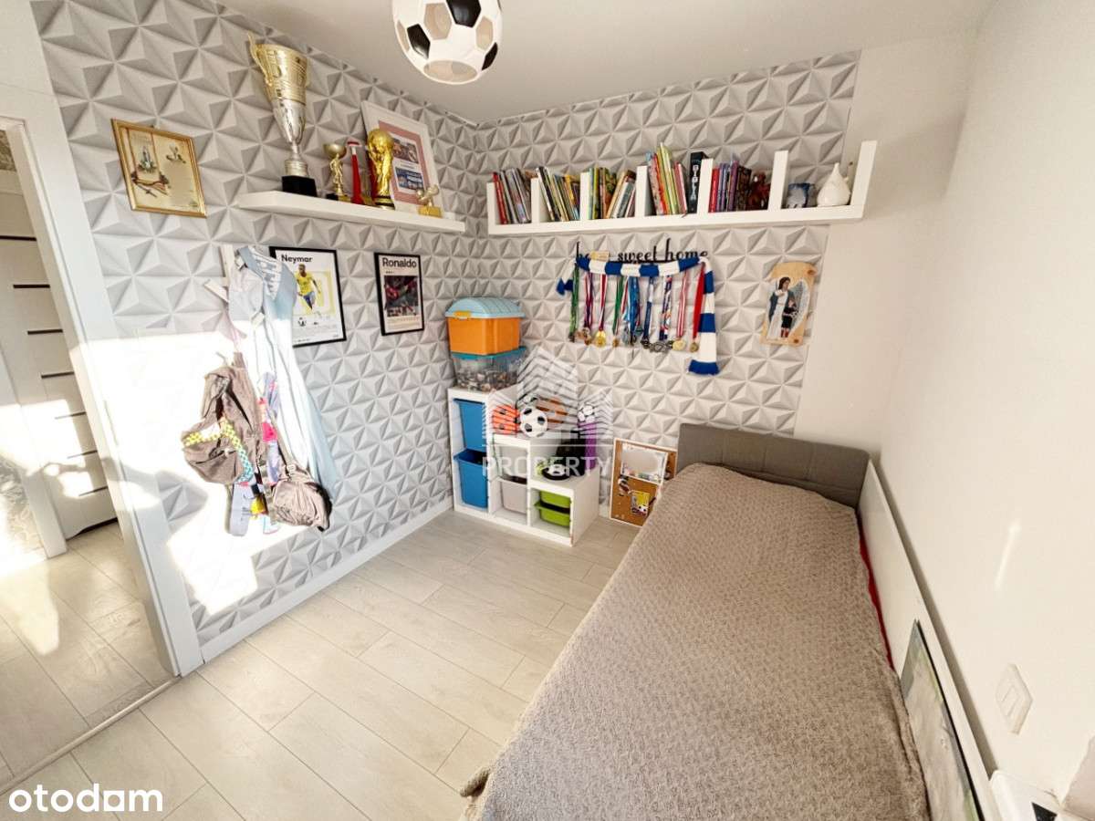 Teren ogrodzony,dwa m.postojowe,dwupoziomowe-14