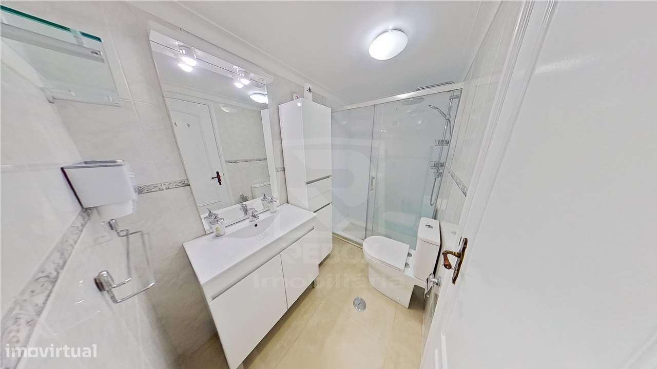 Apartamento T4, lavandaria e excelente aproveitamento do espaço-8