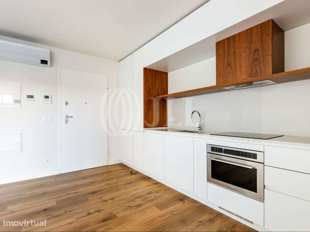Apartamento T0+1 com varanda e estacionamento, em Lisboa-4