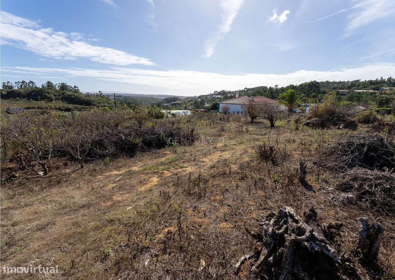 Terreno urbanizável com 2383 m2 a cinco quilómetros da Ericeira - Grande imagem: 3/8