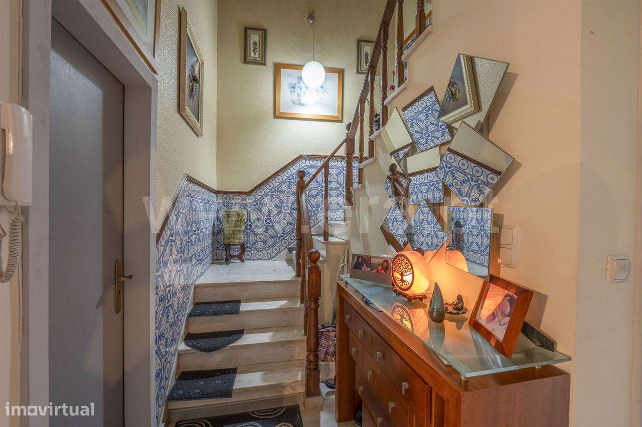 Moradia em Banda T5; Paivas-19