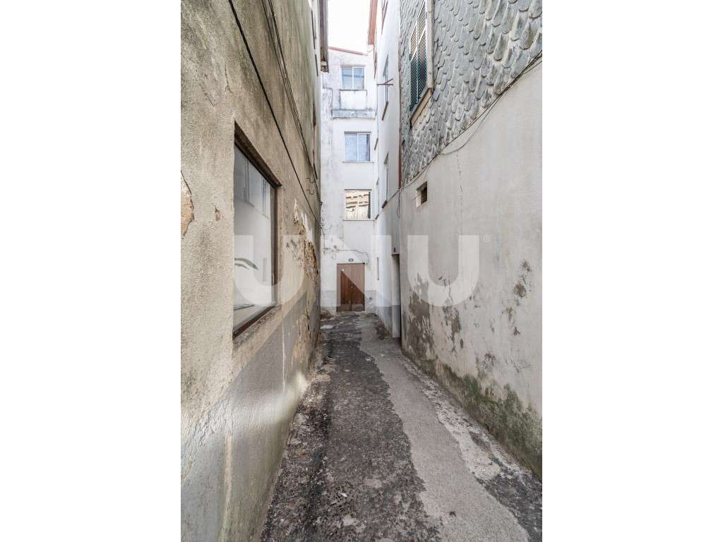 Prédio com Dois Edifícios Independentes no Tortosendo - Elevado Pot...-50