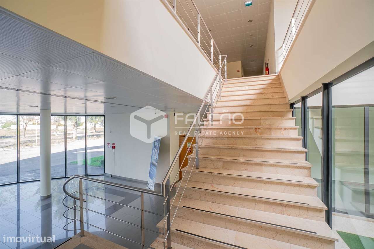 Armazém  Venda em Romeira e Várzea,Santarém-13