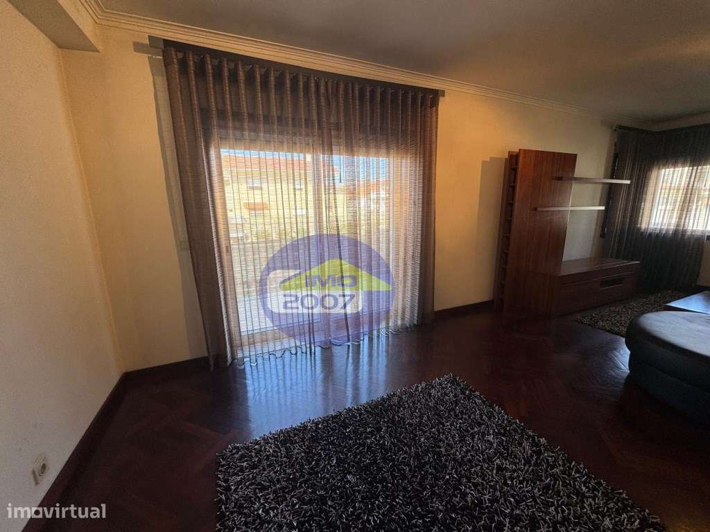 Apartamento T3 com terraço em Paços de Brandão-13