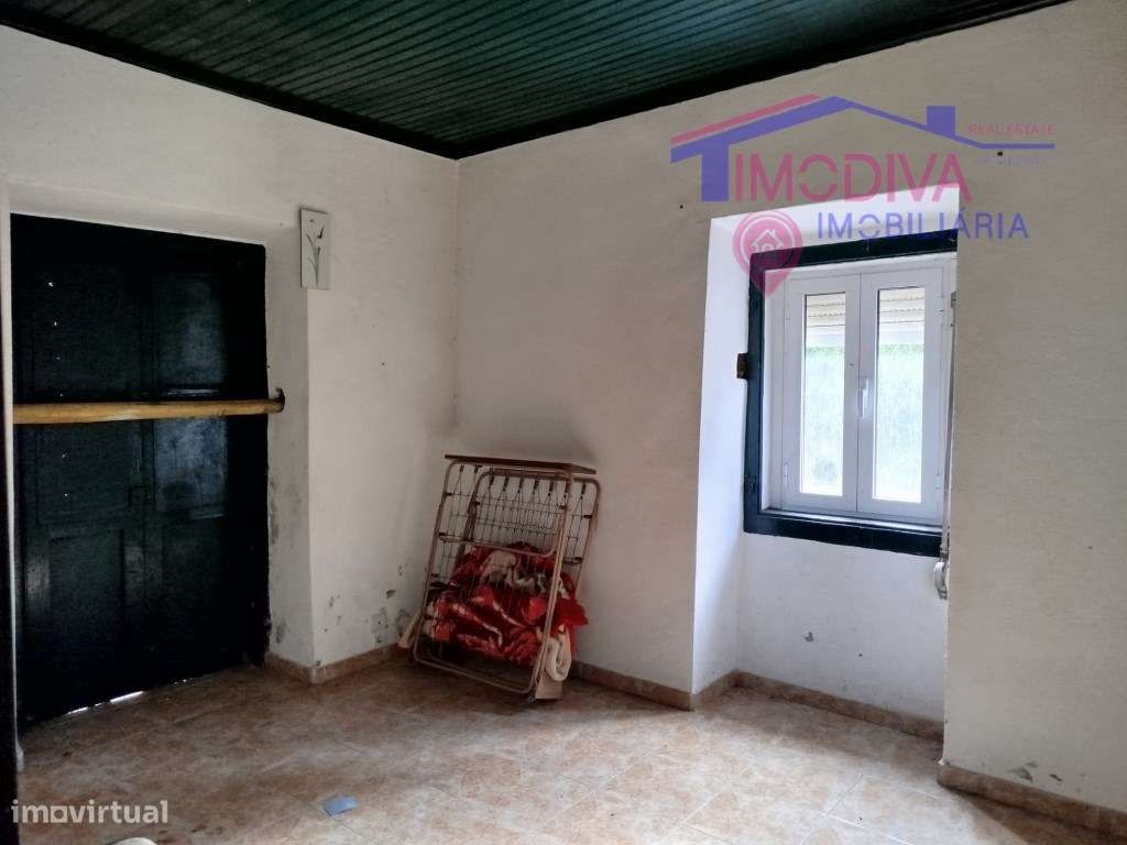 Moradia T2 com arrecadações, garagem e quintal em Constância - Grande imagem: 4/37