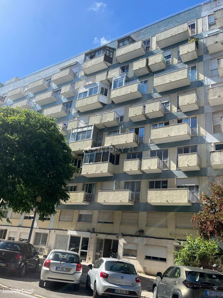 Apartamento T4 na Cruz Vermelha / São Domingos de Benfica