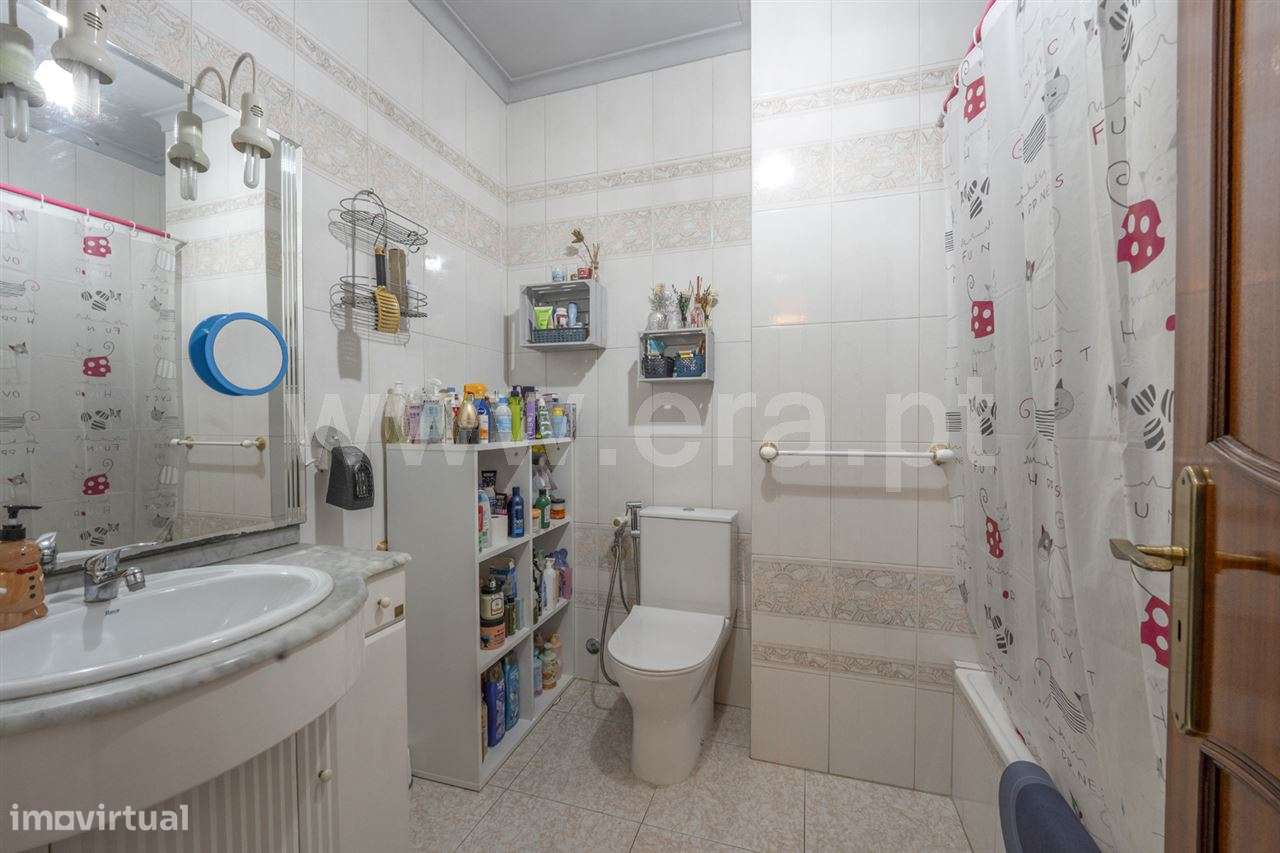 Moradia em Banda T5; Paivas-13