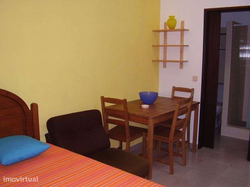 Estúdio com pequeno pátio muito perto da praia - Grande imagem: 5/11