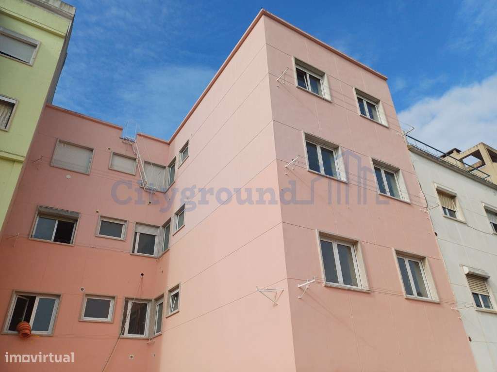 Excelente prédio renovado, de 10 fracções, em Benfica-1