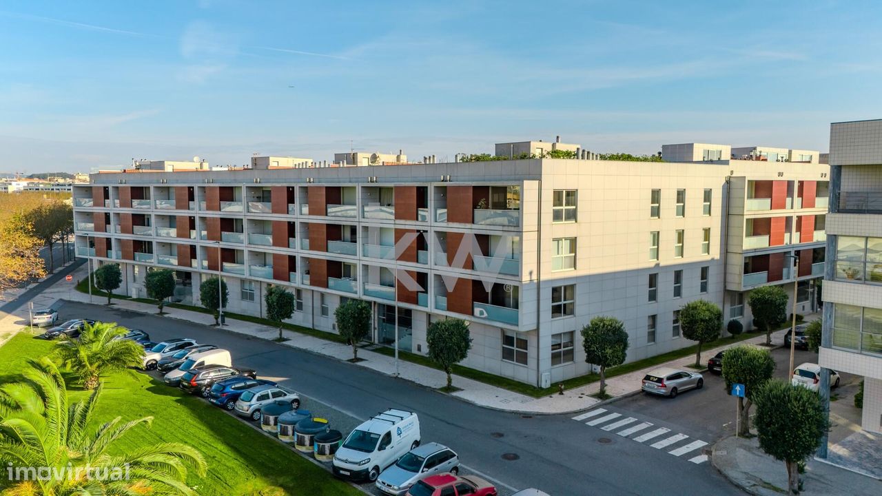 Luxo á Beira-Mar : Apartamento T4 a apenas 200 metros da praia e do Fo - Grande imagem: 1/28