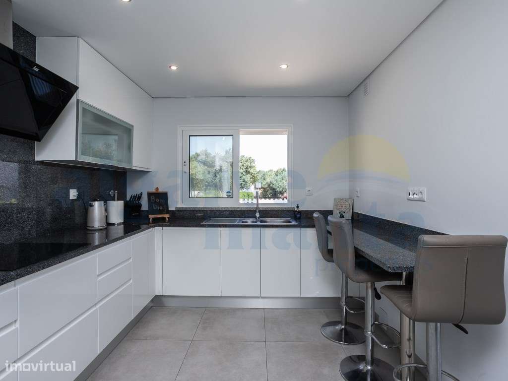 EXCLUSIVO! Moradia T3 Moderna com Piscina Privada no coração de Vil...-22