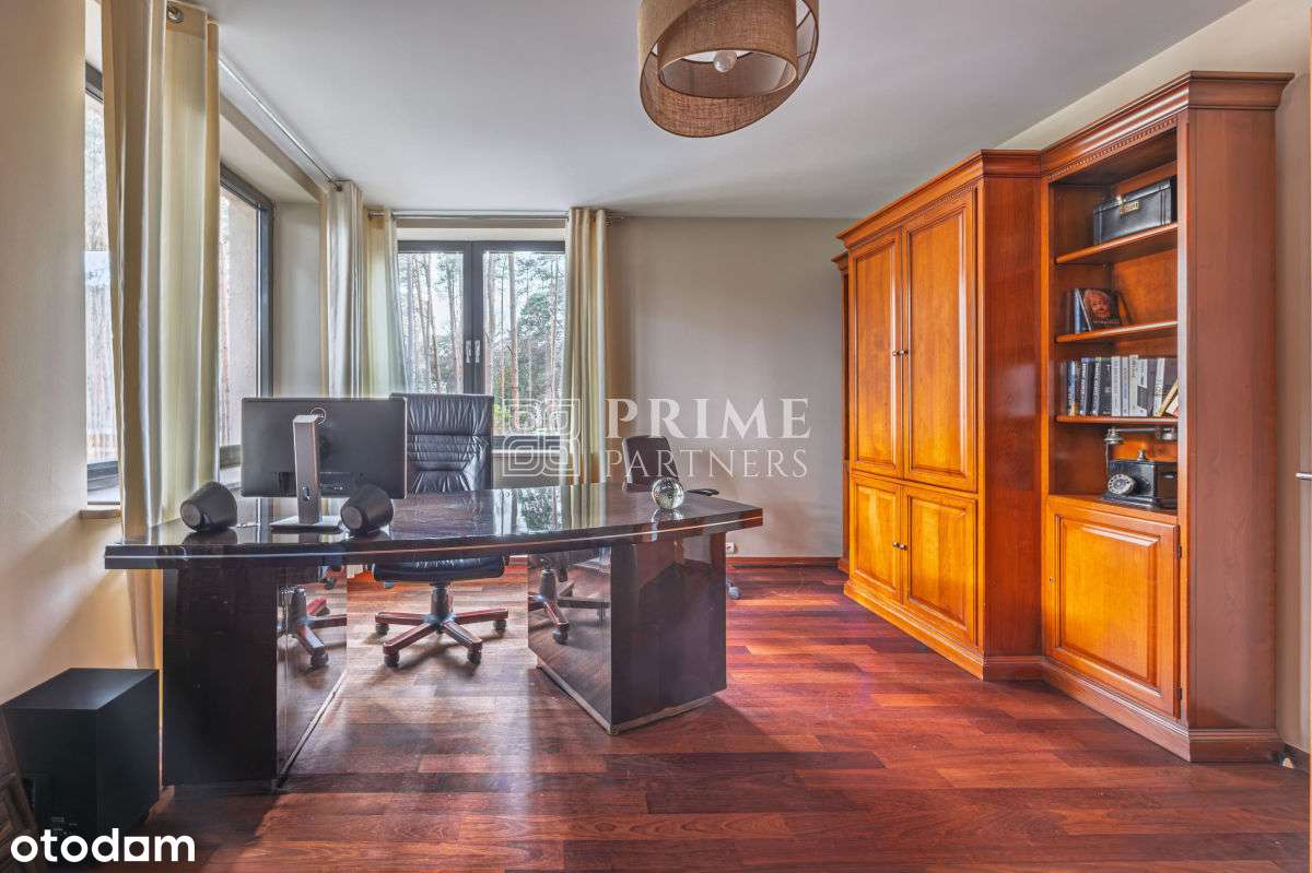 Reprezentacyjna rezydencja z basenem-6