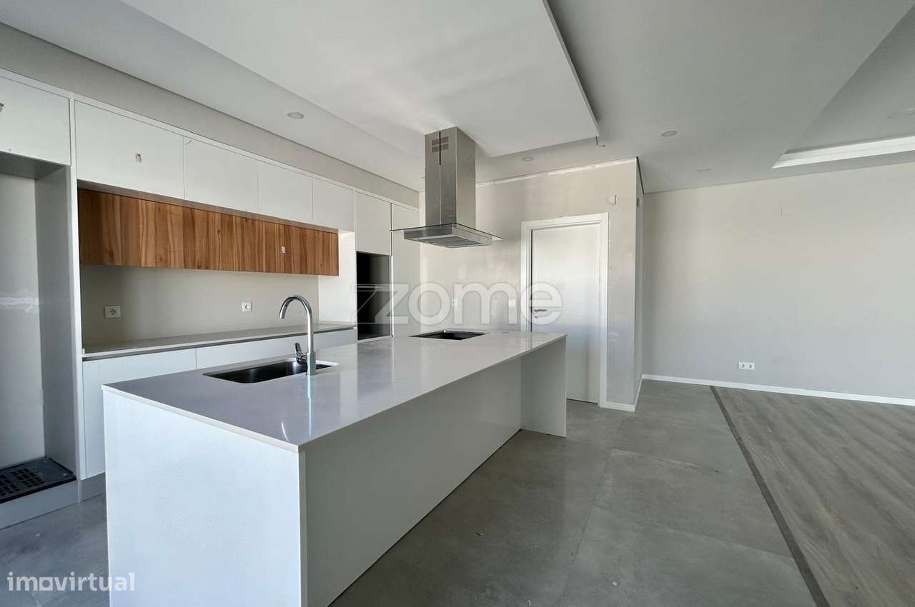 Moradia T4 com piscina, suíte e garagem em Azeitão - Grande imagem: 2/37