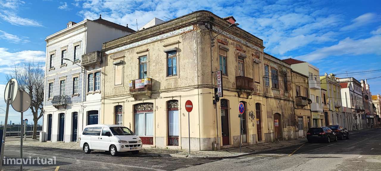 Prédio para Renovação Geral - Centro da Cidade - Rua Fernandes Tomás-25