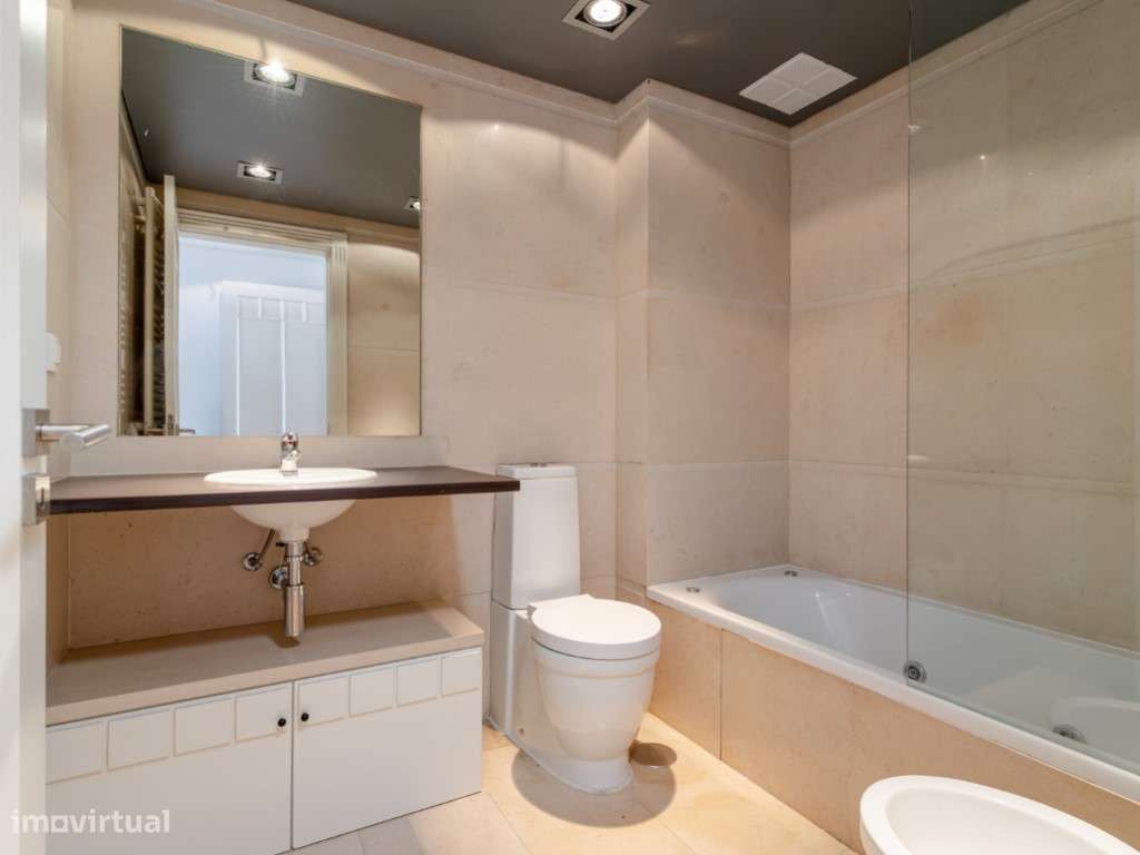 Apartamento T2 com garagem, em Picoas - Grande imagem: 4/21