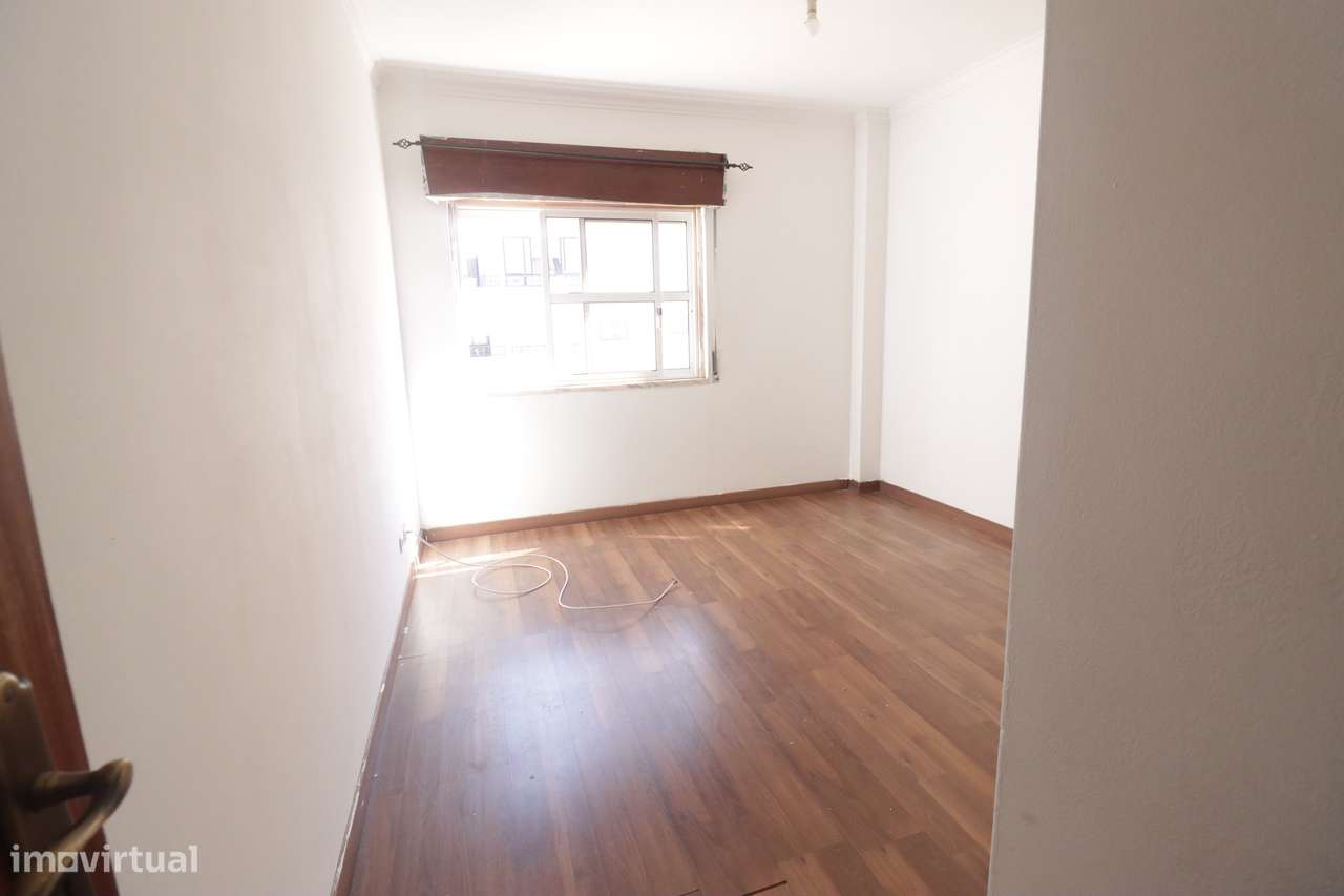Apartamento Duplex T4+1 de ampla área, em Mem Martins-7