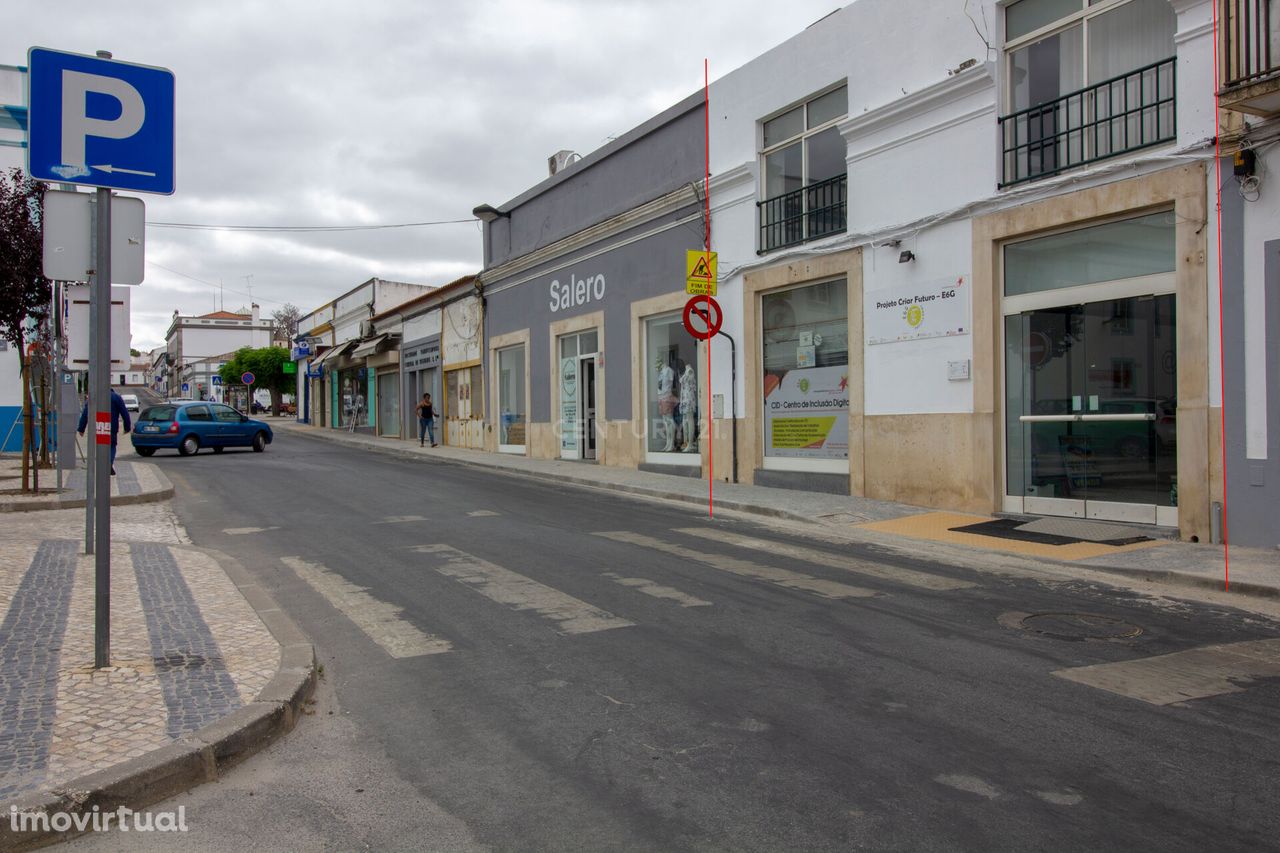 Oportunidade de negócio de 8 lojas Junto da Praça Principal da cidade