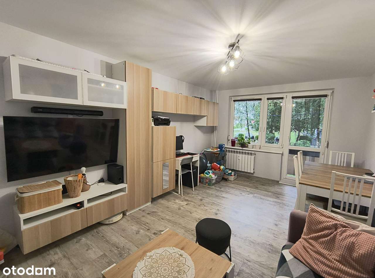 Funkcjonalne, duże mieszkanie z balkonem-0