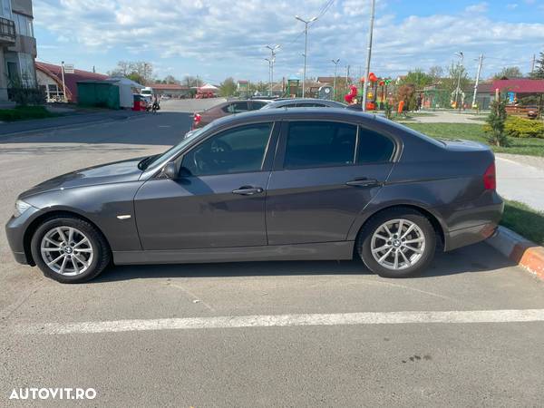 BMW Seria 3 320d - 4