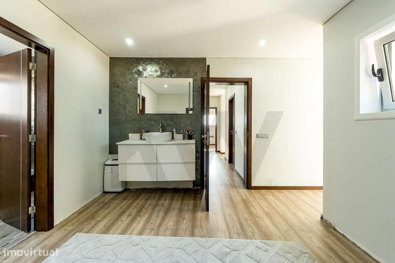 Espaço, Luz e Privacidade | Moradia T3 com 903 m2 de Terreno e Suite e-17