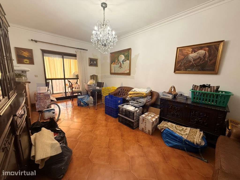 Vende-se Fantástico T3 no centro de Mem Martins-5