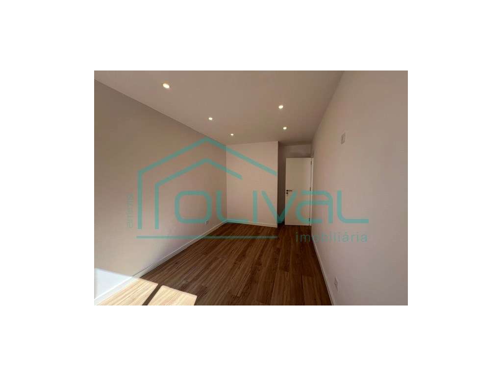Apartamento T2 à venda na Rua 25 de Abril-8