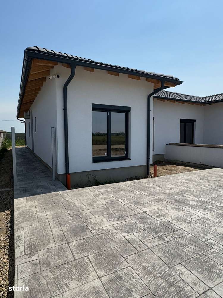 Duplex pe parter în Moșnița Nouă - Imagine principală: 2/12