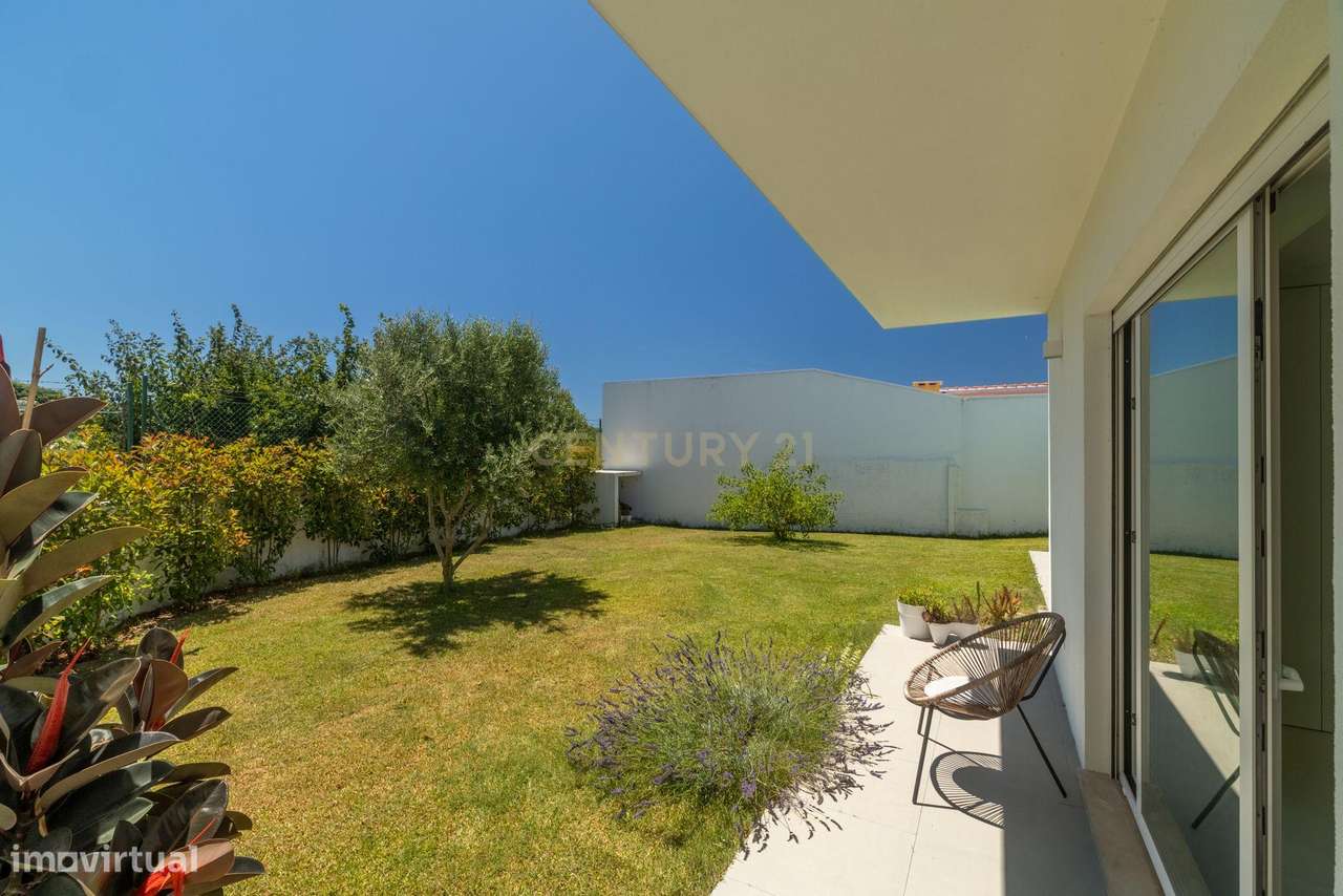 Moradia térrea T3 com piscina e jardim em Arcozelo-28