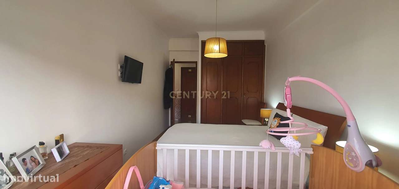 Apartamento T2+1 com parqueamento e Vista desafogada em Odivelas, Lisb-17